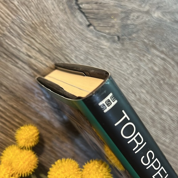 📚 2/$21 BOOKS!! 📚 Tori Spelling - Mommywood 2009 coffee table book - Picture 7 of 10